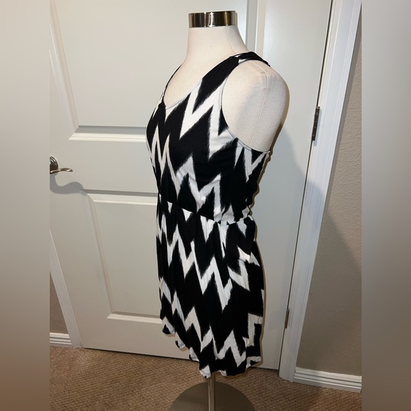 H&M black and white dress size XS new - Picture 3 of 5